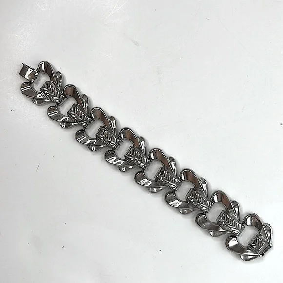 Vintage Silver tone Chain Link Bracelet - Picture 3 of 10